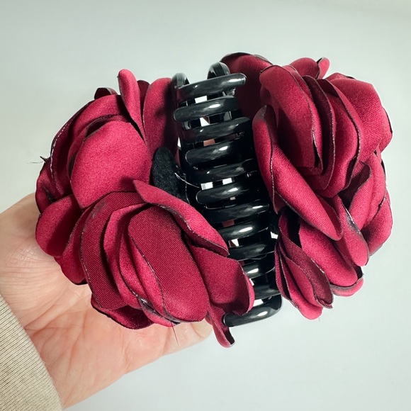 Pretty Boho Rosette Flower Hair Clip in Red - Picture 5 of 7